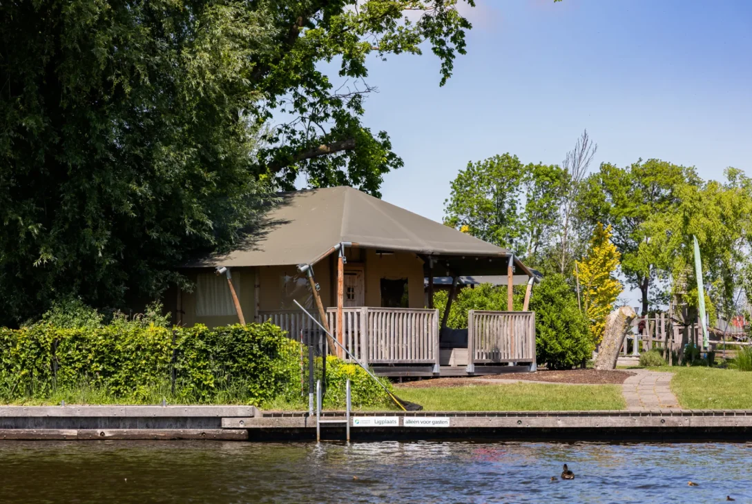 Waterherberg it beaken een Glamping in Friesland