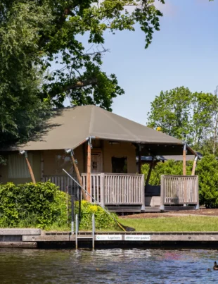 Waterherberg it beaken een Glamping in Friesland